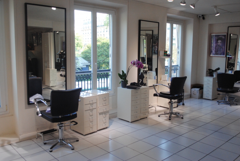 salon-coiffure-ENTRAUNES-min_floor-home-office-property-living-room-room-781228-pxhere.com